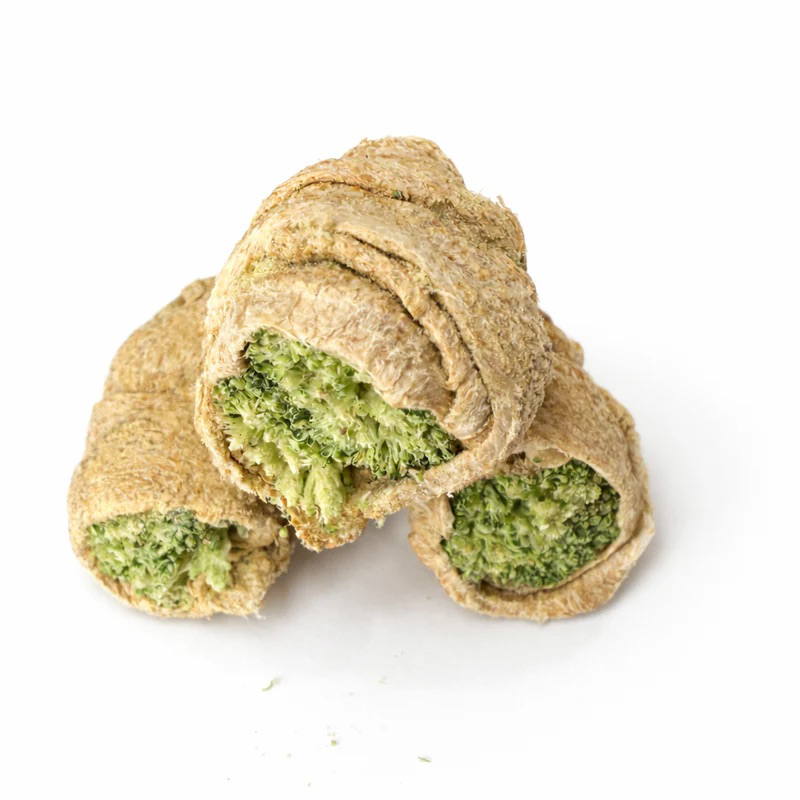 freeze dried duck wrapped broccoli for cats and dogs protein and fibre treat pawpure